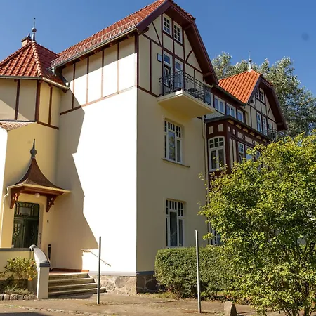 Am Haus 1 6 *